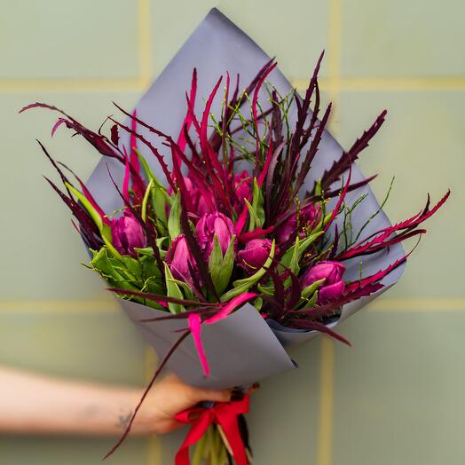 Papousci tulipany s grevilleou