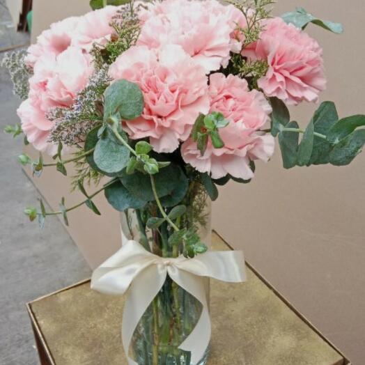 Florero con claveles