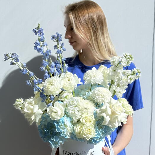 Little Gentlemen Box - гортензия, ранункулюс, дельфиниум, хризантема, спрей-розы