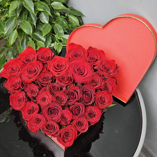 Цветы в коробке сердце