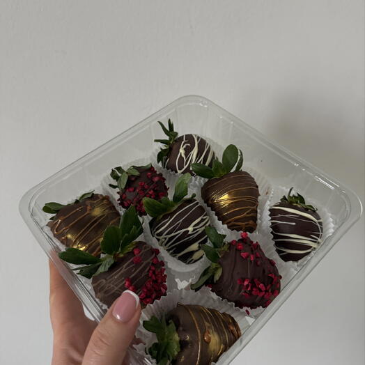 Milk chocolate 🍓 9 pice