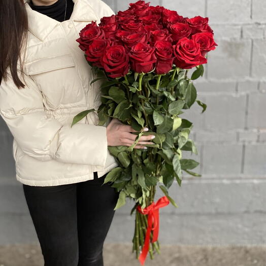 25 trandafiri roșii 100 cm