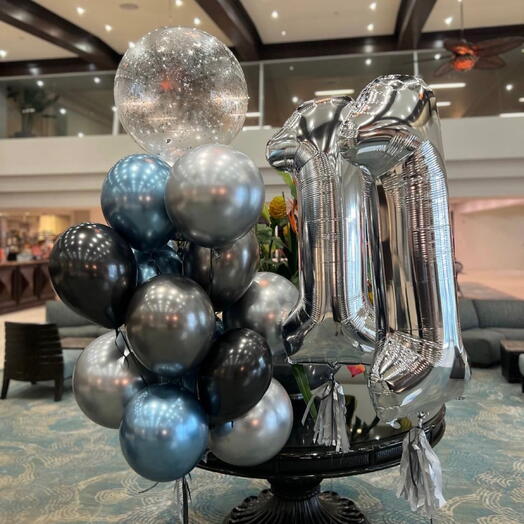 15 шаров, 2 числа, 1 шар-пузырь с конфетти.