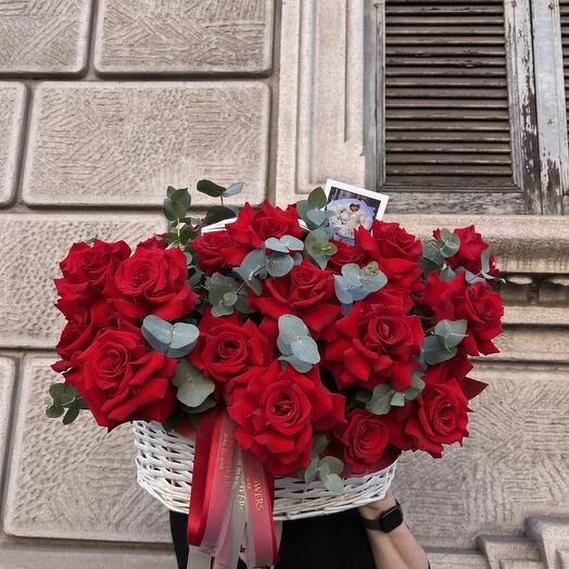 Cesto con le rose francesi
