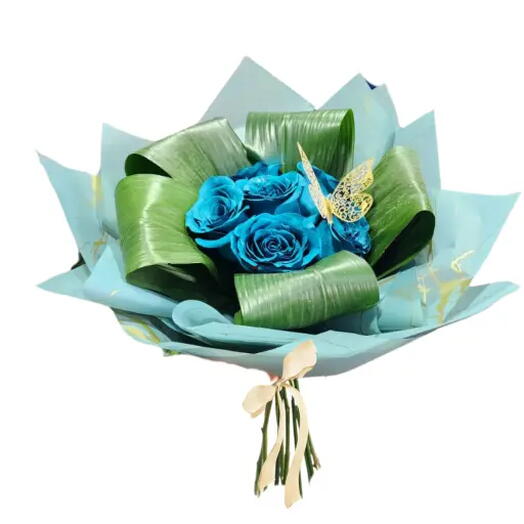RAMO DE 6 ROSAS VERDES AZULADAS CON MARIPOSA