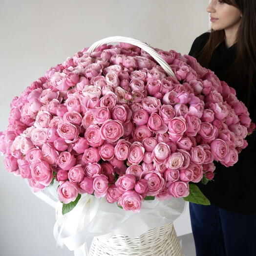 Kорзина пионовидных роз