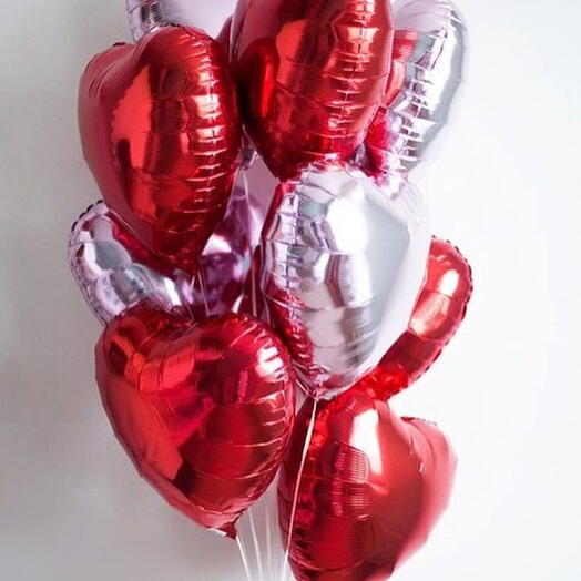 9 Красные и серебряные воздушные шары в виде сердечек