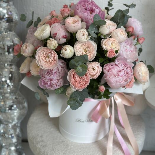 Tender mix with bush roses and peonies