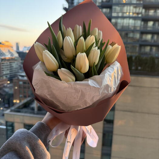19 White Tulips Bouquet