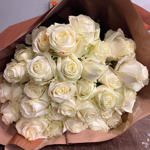 40 WHITE ROSES