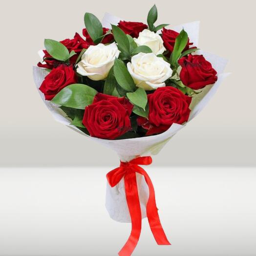 Piros és fehér rózsák