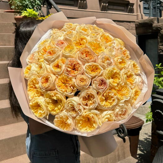 Букет из 51 кремовой розы "Экспрессия"