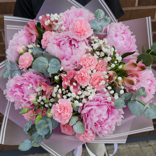 Bouquet with peonies and diantus