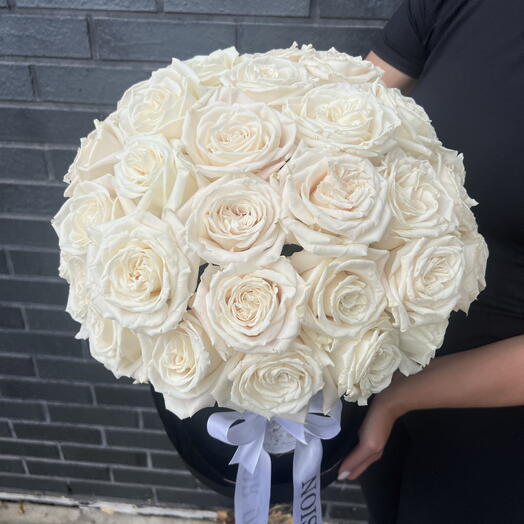 Fiori in scatola rose bianche