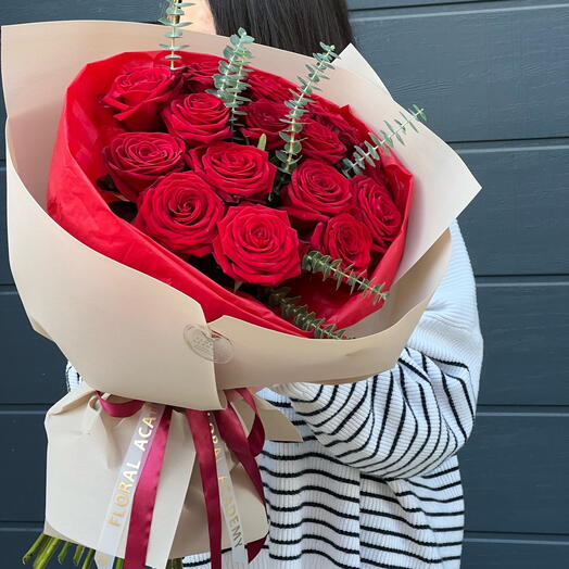 15 red roses