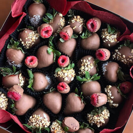 Chocolate Strawberries Box – 20 pcs