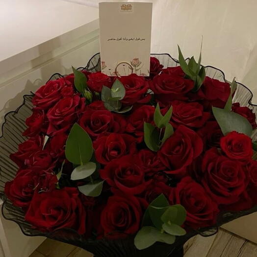 بوكيه ورد أحمر فاخر مع كرت إهداء
English:
Luxury Red Roses Bouquet with Greeting Card