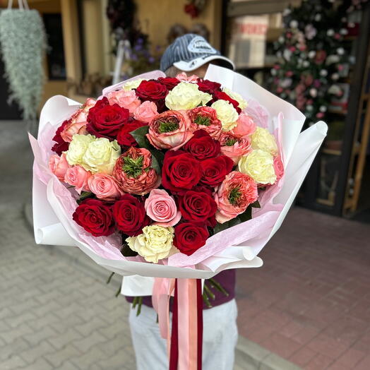 Mixed bouquet of 51 roses