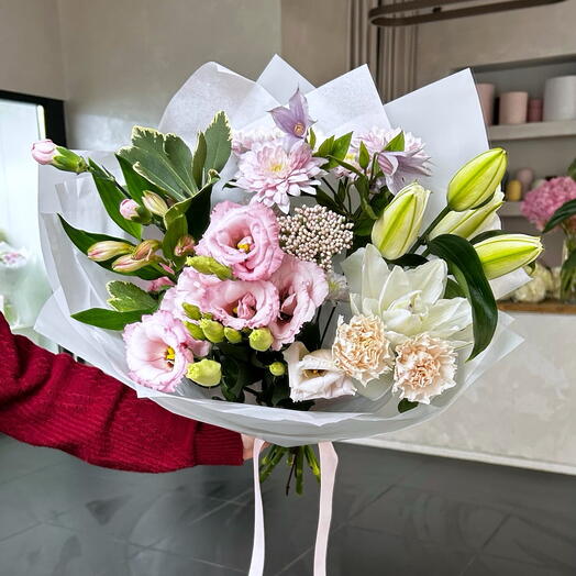 Bouquet misto con giglio