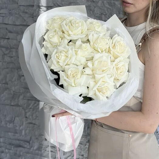 12 White French Roses