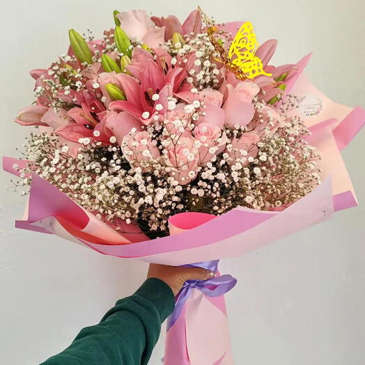 Lirios y rosas
