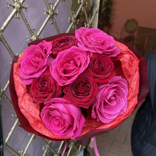 9 raspberry red roses