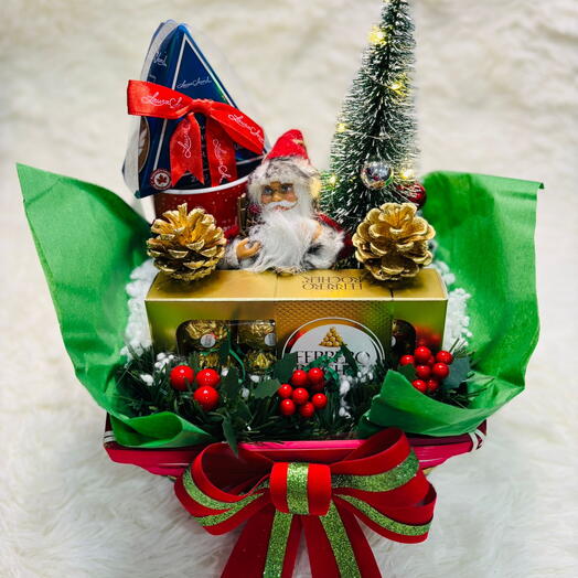 A luxurious winter hamper filled with 🎅 Santa