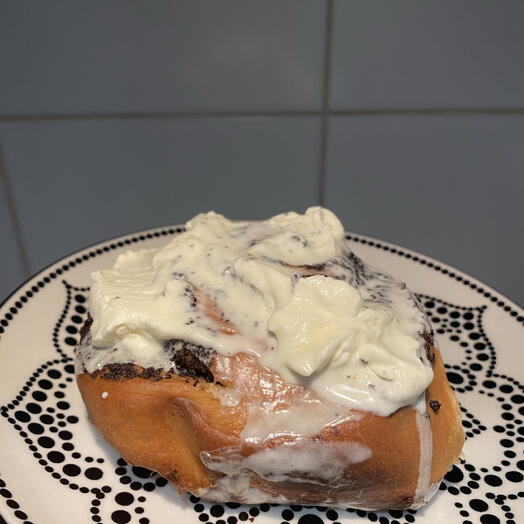 Cinnamon bun with poppy seeds 4 pcs