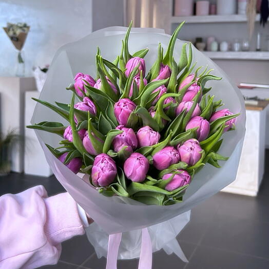 Strauß aus 25 lavendelfarbenen Tulpen