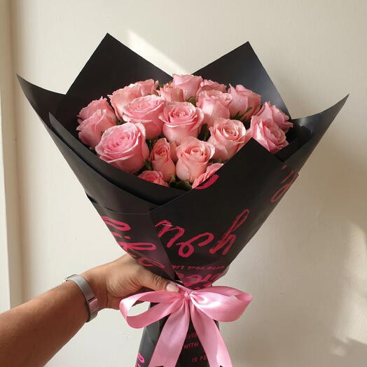 24 ROSAS ROSADAS EN RAMO