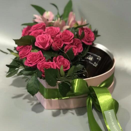 Fleurs dans une boîte avec une bougie