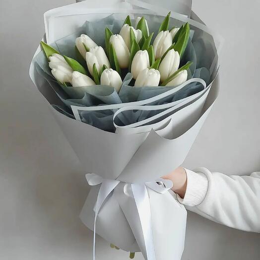 15 white tulips