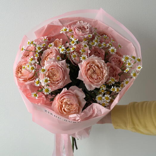 Julietta bouquet with daisies