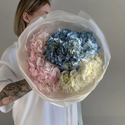 Букет из нежных гортензий