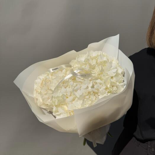 Bouquet with white hydrangeas