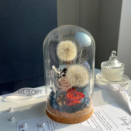 Ewiger Blumentraum in Glaskuppel