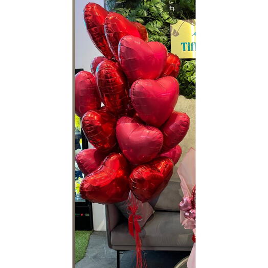 Premium Ballonstrauss aus 20 roten Herzballons