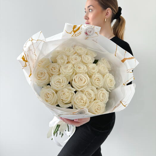 White roses bouquet 25 pcs