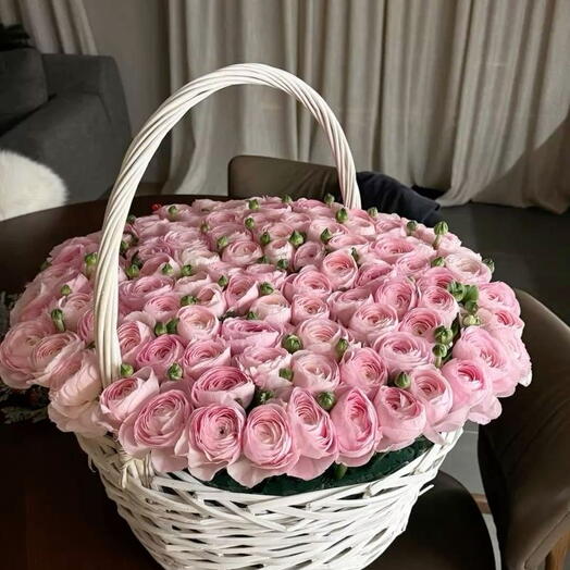 101 ранункулус Корзина с цветами