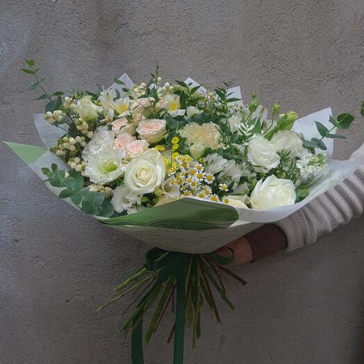 Monochrome L bouquet