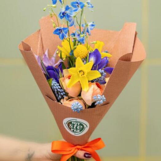 Ranunculus, narcis a mix jarnich květin