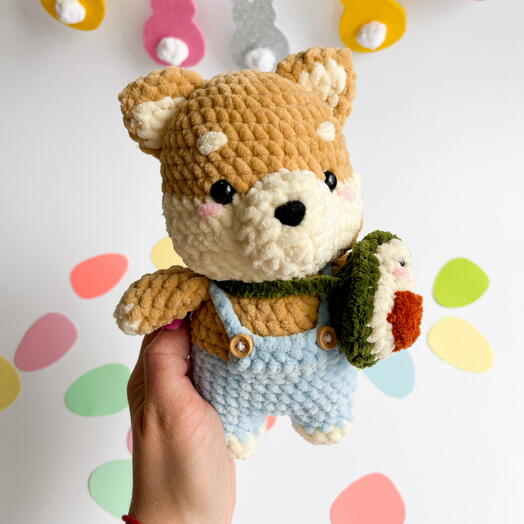 Вязаная собака сибу с рюкзачком — идеальный подарок для ребёнка