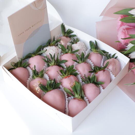 CHOCOLATE-COVERED STRAWBERRIES GIFT BOX– LUXURY SWEET GIFT