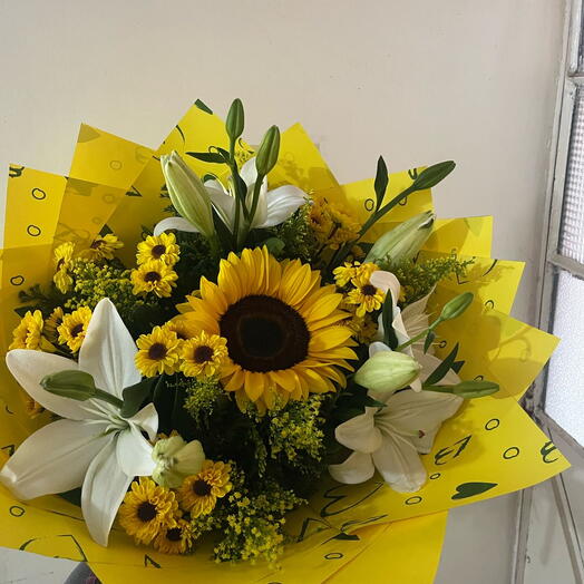 Ramo de lilis y girasoles