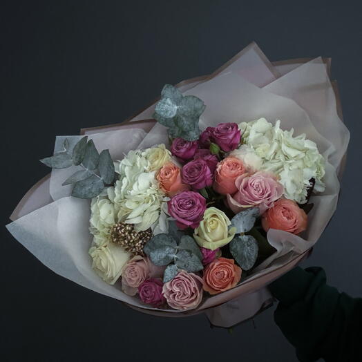 Romantic Nude (hydrangea, roses mix, eucalyptus)
