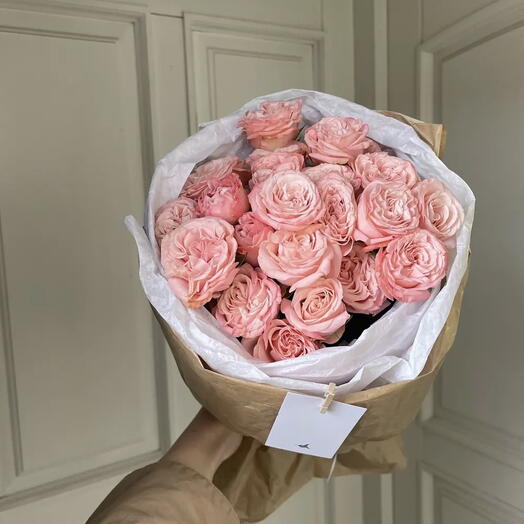 Авторский букет с пионовидных роз