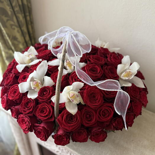🌹 Scarlet Butterfly Bouquet

A breathtaking symbol of passion, elegance, and lightness