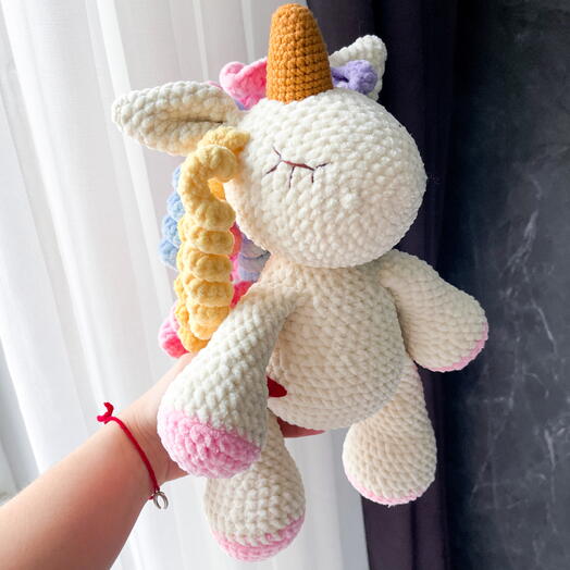 Плюшевый единорог с разноцветной гривой