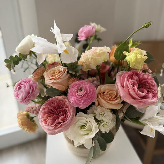 Basket in shades of pink