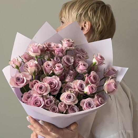 11 Lavender spray roses bouquet